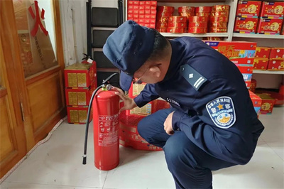 雙節(jié)將至防患未"燃" 伊春市嘉蔭公安扎實(shí)開展煙花爆竹安全專項(xiàng)檢查